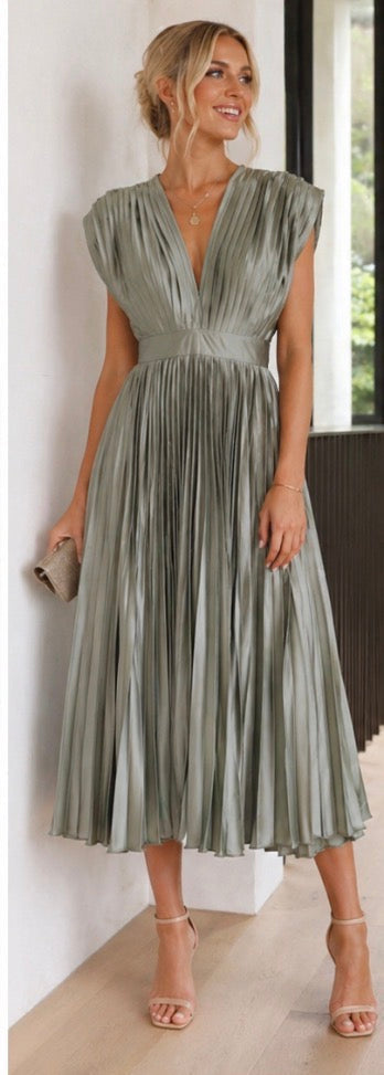 Lily| Timeless Pleated Midi Dress